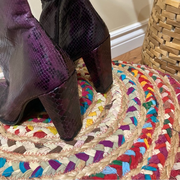 Charles David Y2K purple snakeskin heeled boots - Picture 4 of 9